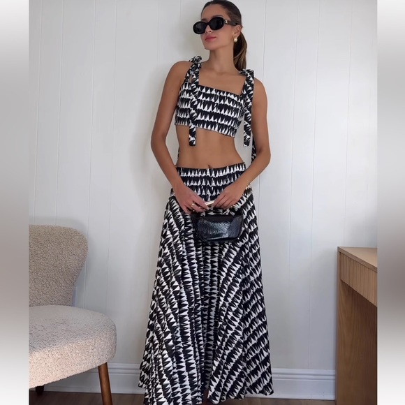 ZARA PRINTED CROP TOP ZW COLLECTION - Picture 1 of 8